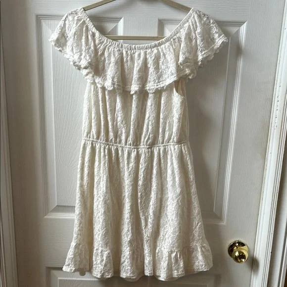 Elegant Off-Shoulder Lace Mini Dress - Picture 5 of 11